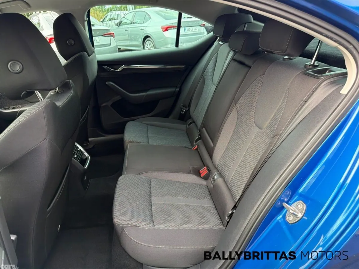Skoda Octavia Saloon, Diesel, 2022, Blue