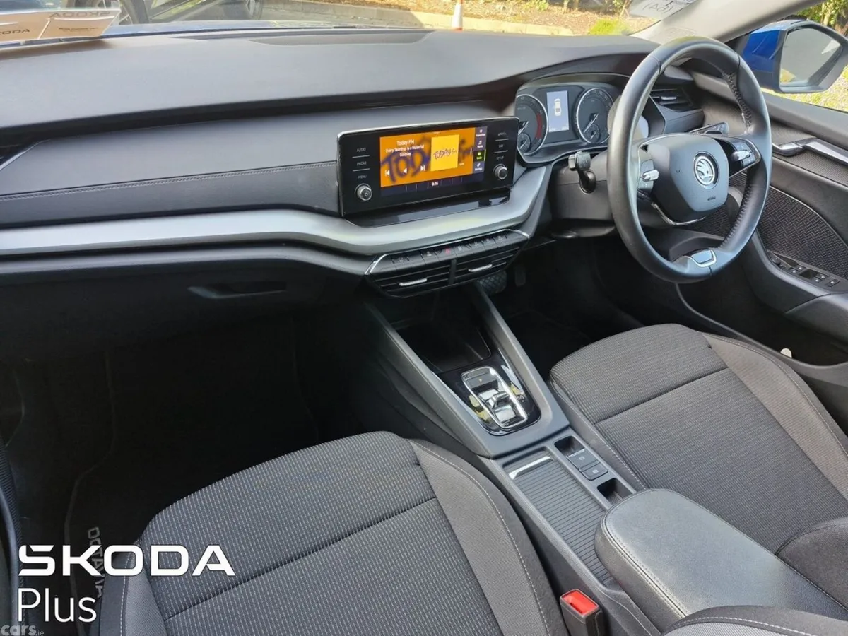 Skoda Octavia Saloon, Petrol Hybrid, 2024, Blue