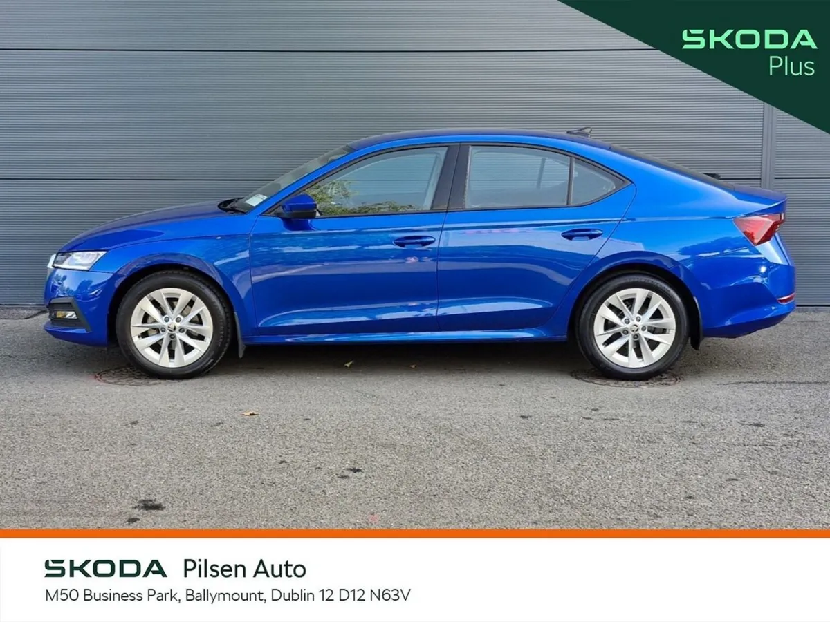 Skoda Octavia Saloon, Petrol Hybrid, 2024, Blue