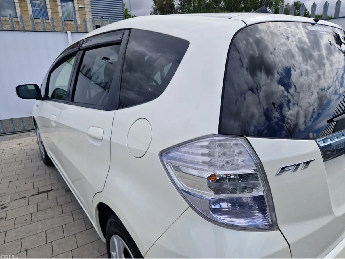Honda Fit Hatchback, Petrol Hybrid, 2013, White