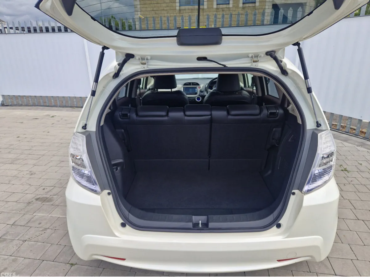 Honda Fit Hatchback, Petrol Hybrid, 2013, White