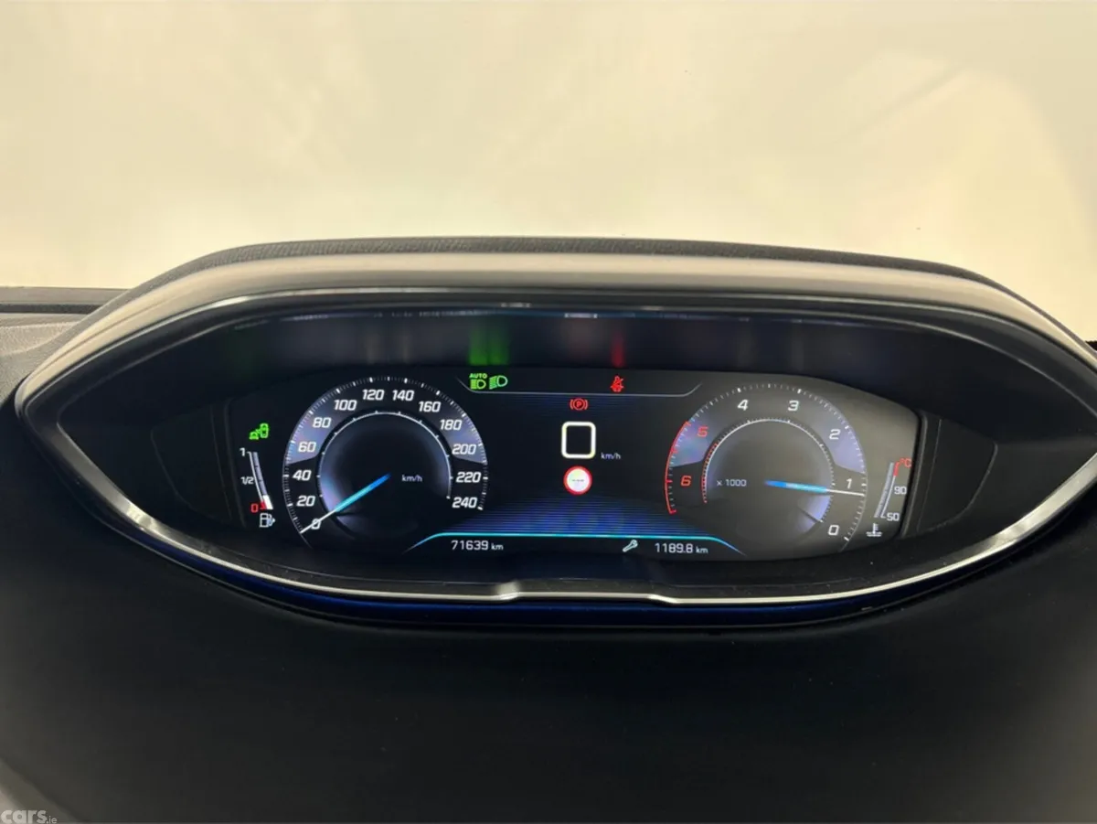 Peugeot 3008 MPV, Diesel, 2019, Grey