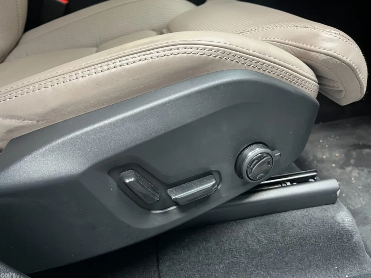 Volvo XC90 SUV, Petrol Hybrid, 2025, White