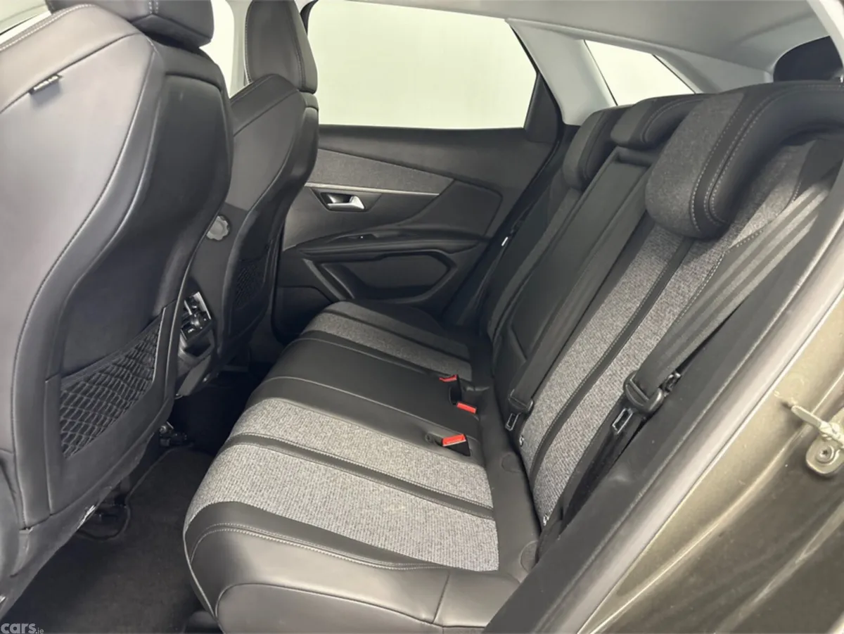 Peugeot 3008 MPV, Diesel, 2019, Grey