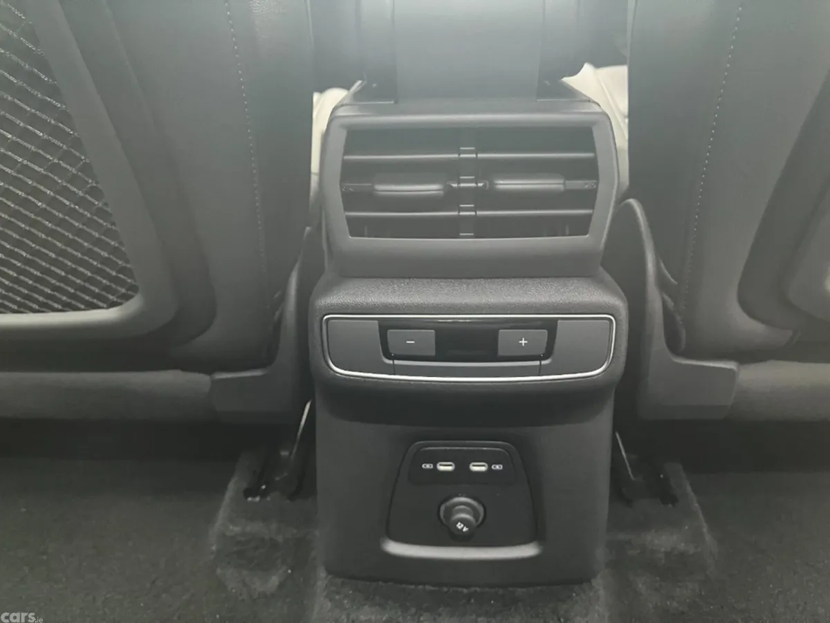 Audi Q4 e-tron SUV, Electric, 2025, Grey