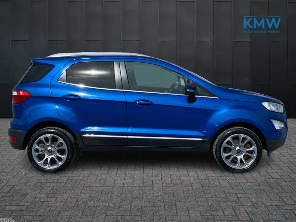 Ford EcoSport Hatchback, Petrol, 2018, Blue