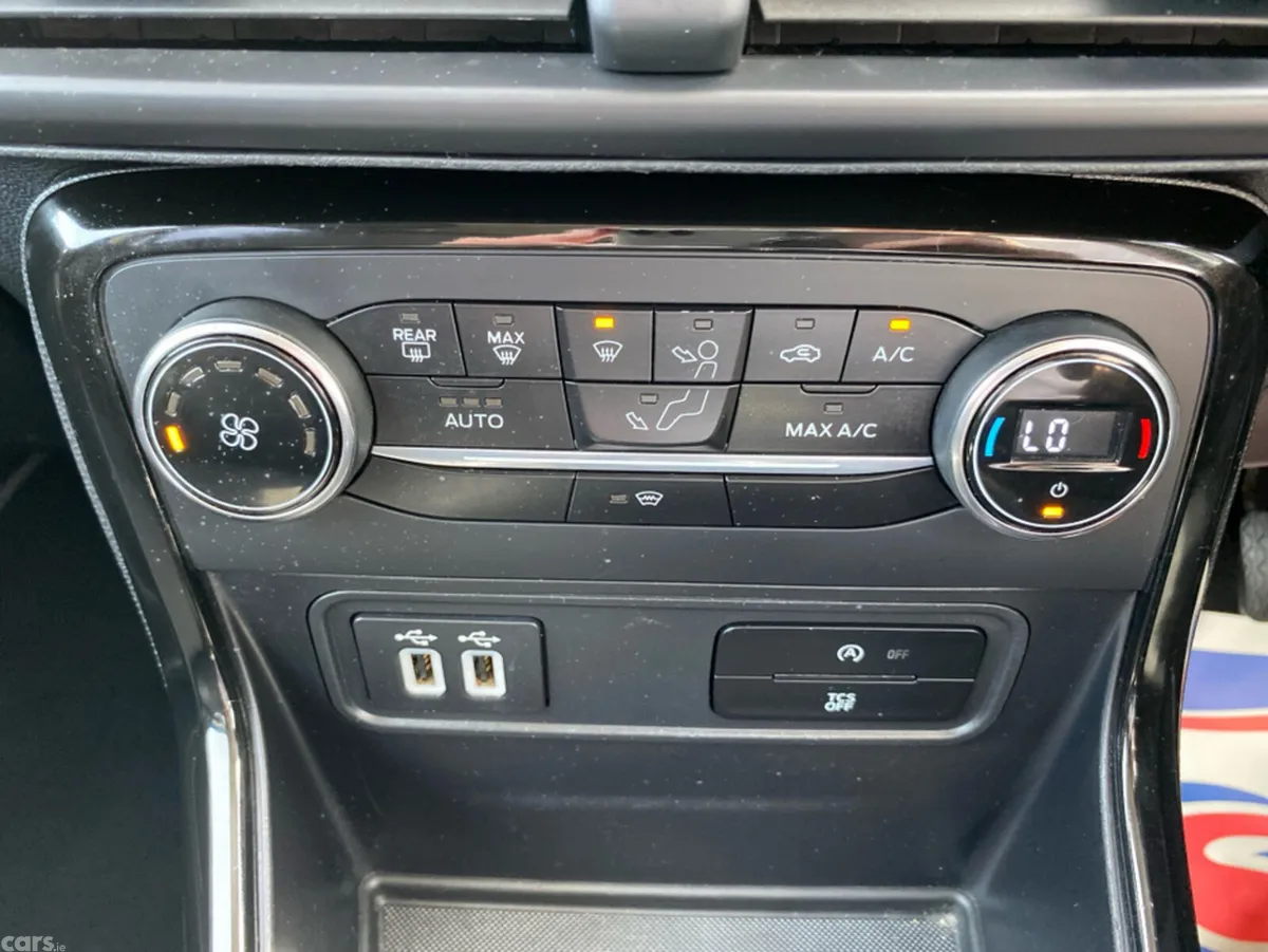 Ford EcoSport Hatchback, Petrol, 2018, Blue