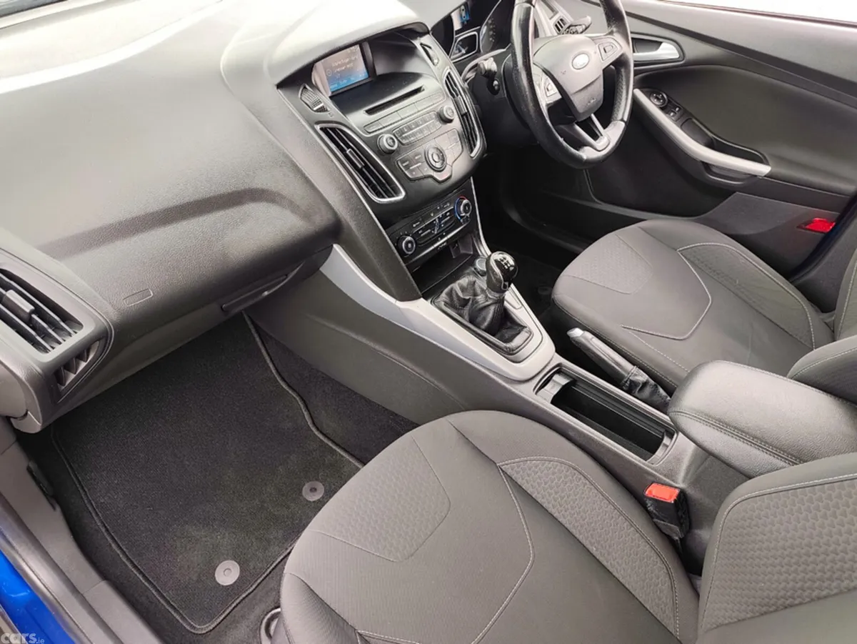 Ford Focus Hatchback, Petrol, 2017, Blue