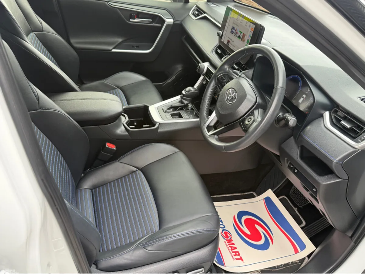 Toyota RAV4 SUV, Petrol Hybrid, 2024, White
