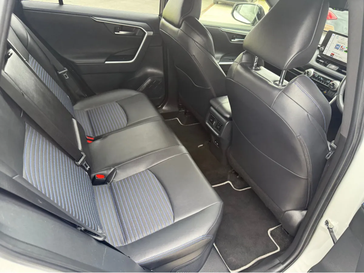 Toyota RAV4 SUV, Petrol Hybrid, 2024, White
