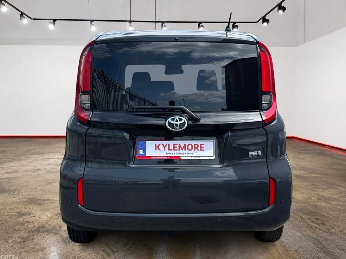 Toyota Sienta MPV, Petrol Hybrid, 2023, Grey