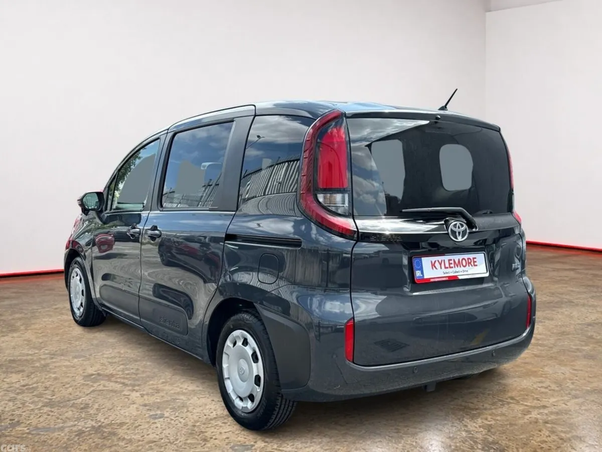 Toyota Sienta MPV, Petrol Hybrid, 2023, Grey