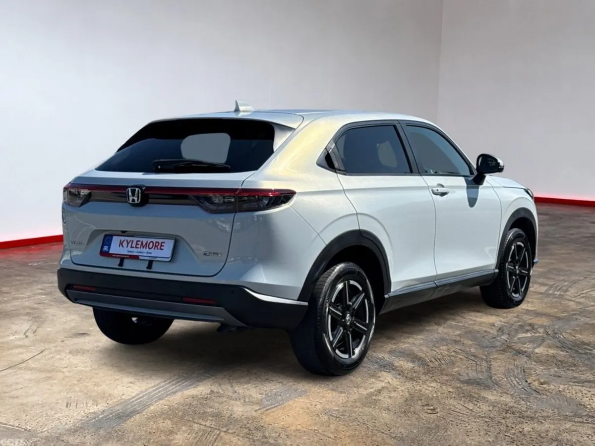 Honda Vezel SUV, Petrol Hybrid, 2023, White