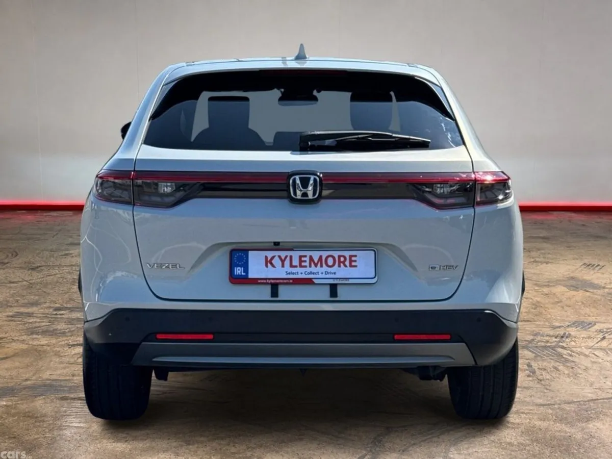 Honda Vezel SUV, Petrol Hybrid, 2023, White