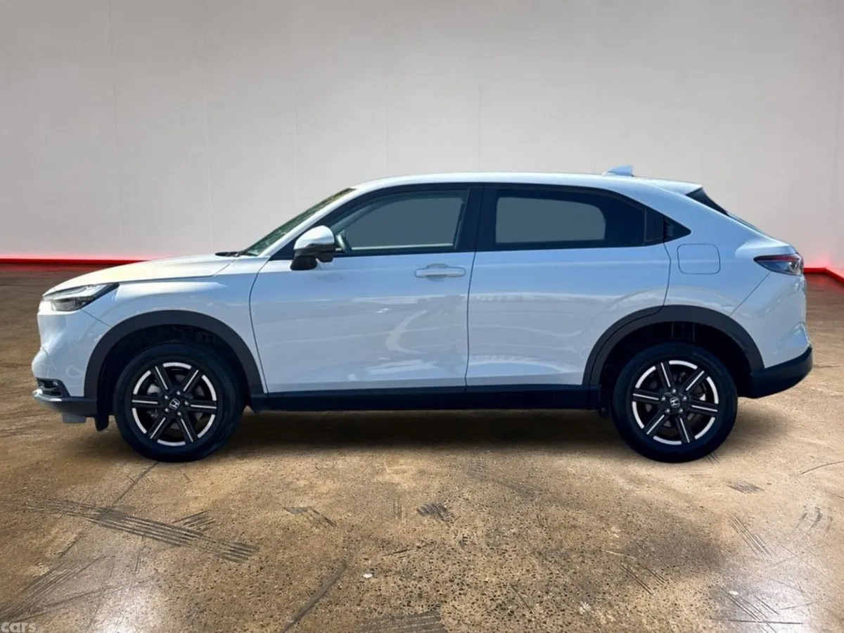 Honda Vezel SUV, Petrol Hybrid, 2023, White