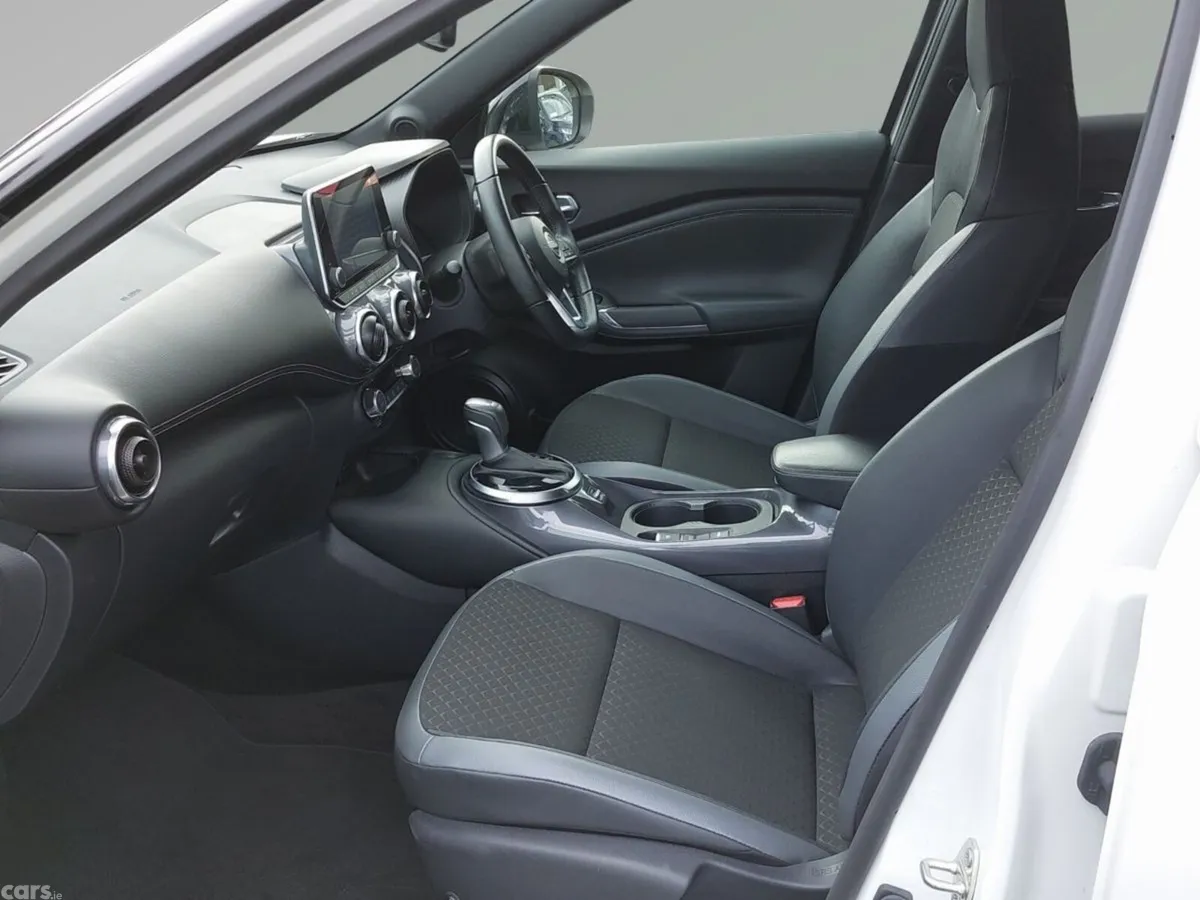 Nissan Juke SUV, Petrol Hybrid, 2024, White