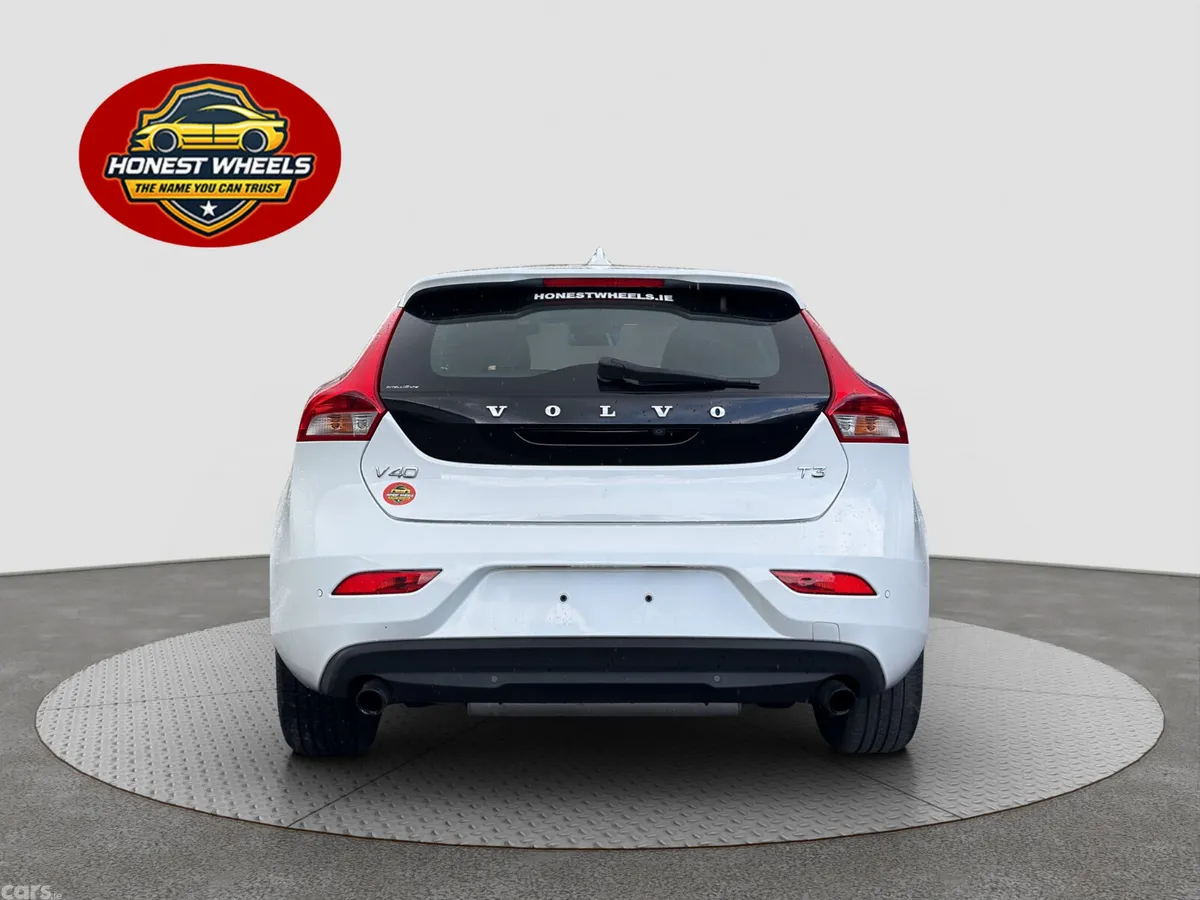 Volvo V40 Hatchback, Petrol, 2016, White