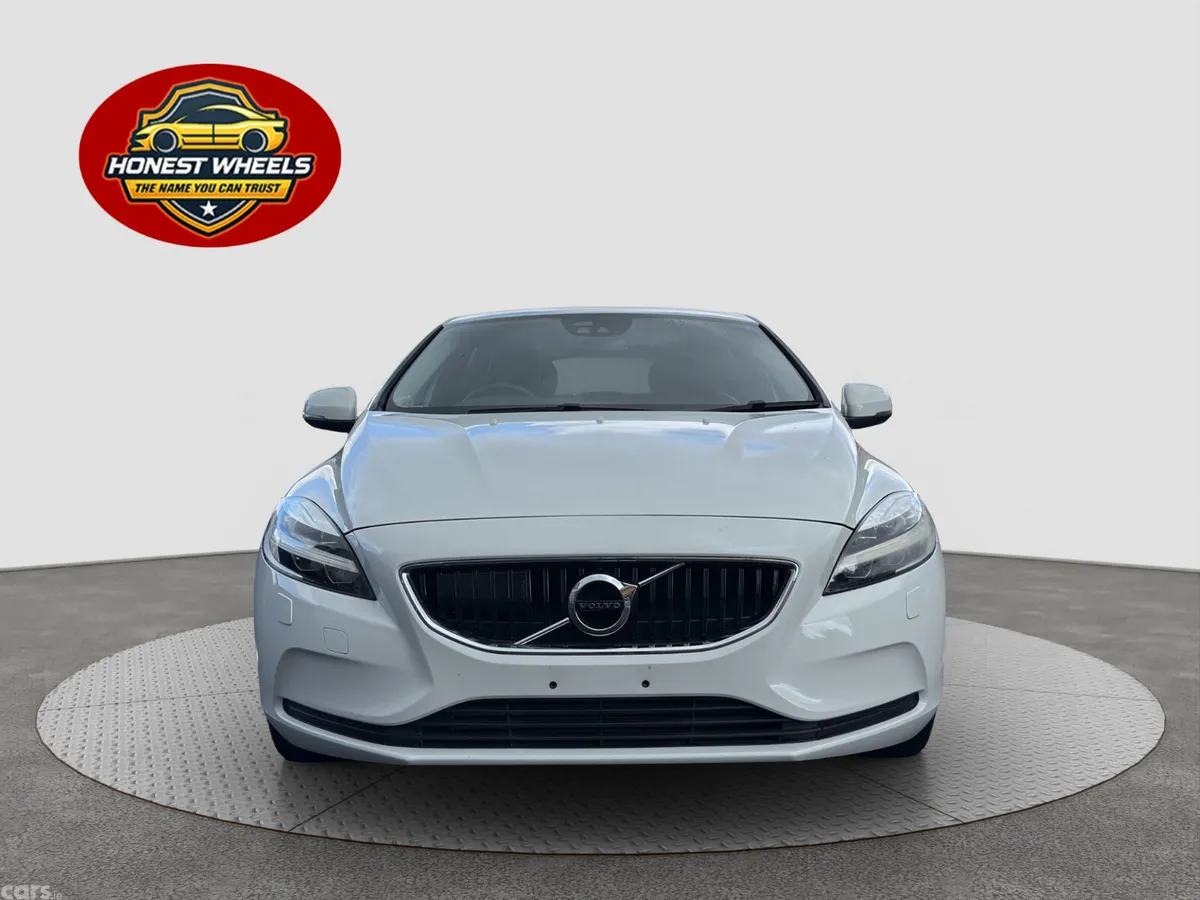 Volvo V40 Hatchback, Petrol, 2016, White