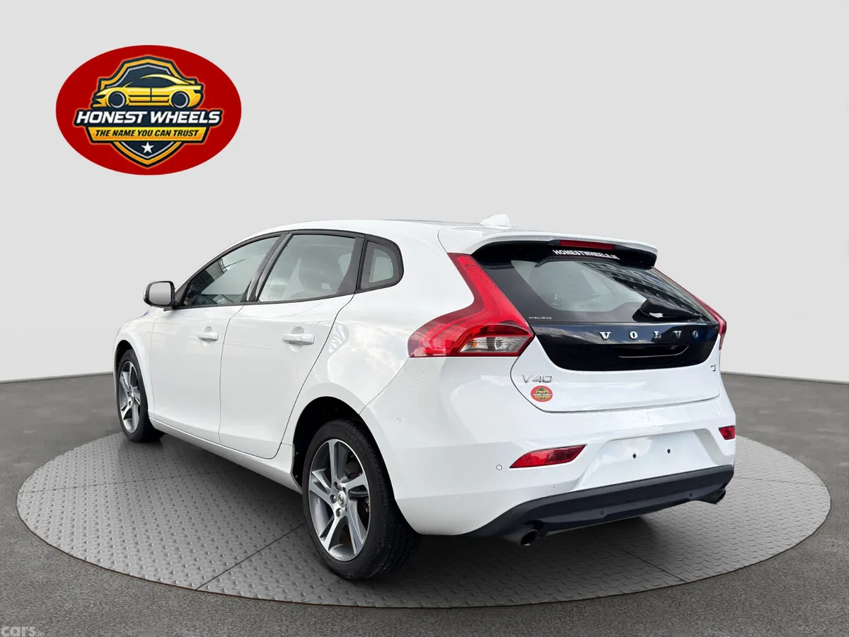 Volvo V40 Hatchback, Petrol, 2016, White