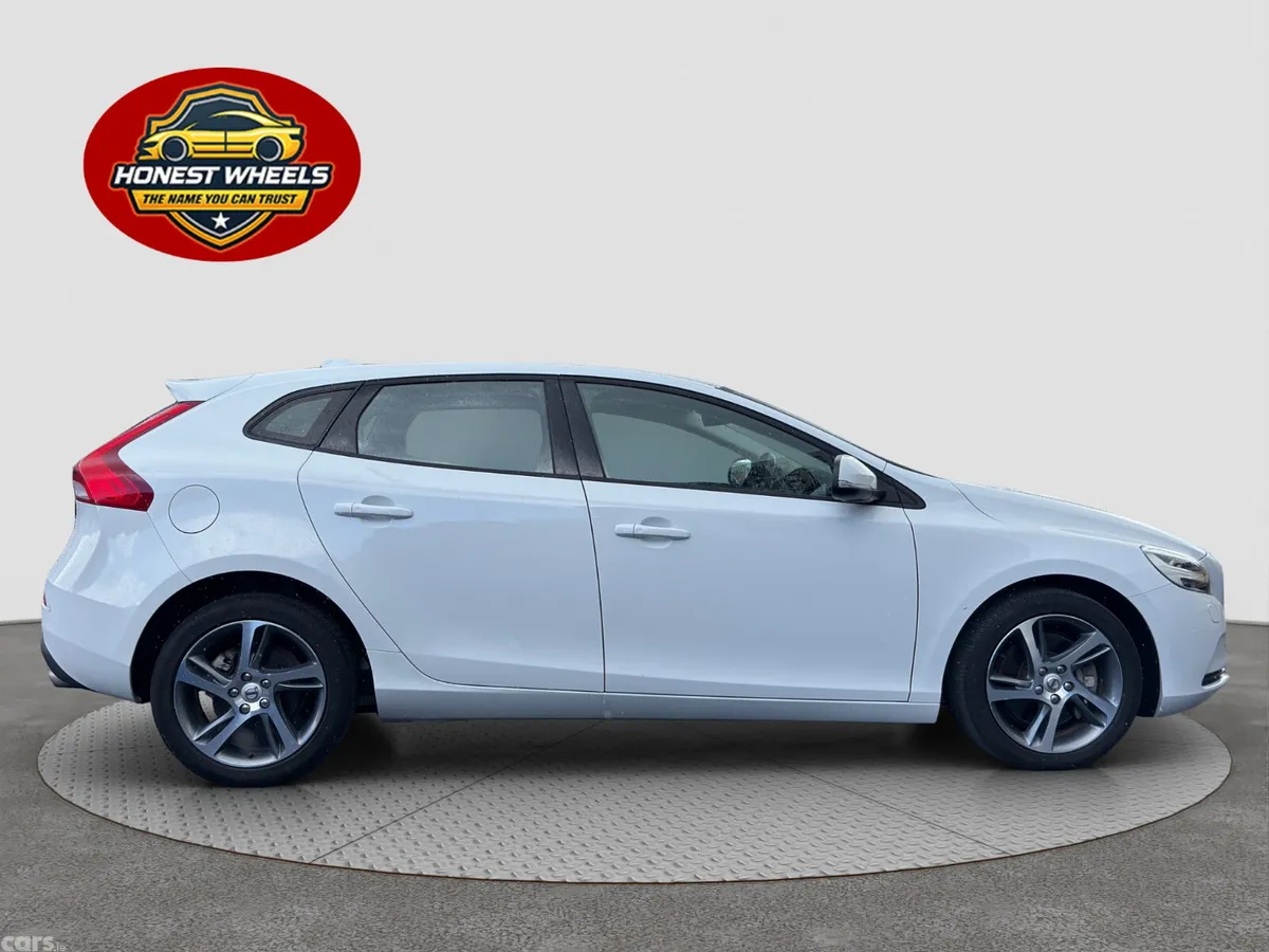 Volvo V40 Hatchback, Petrol, 2016, White