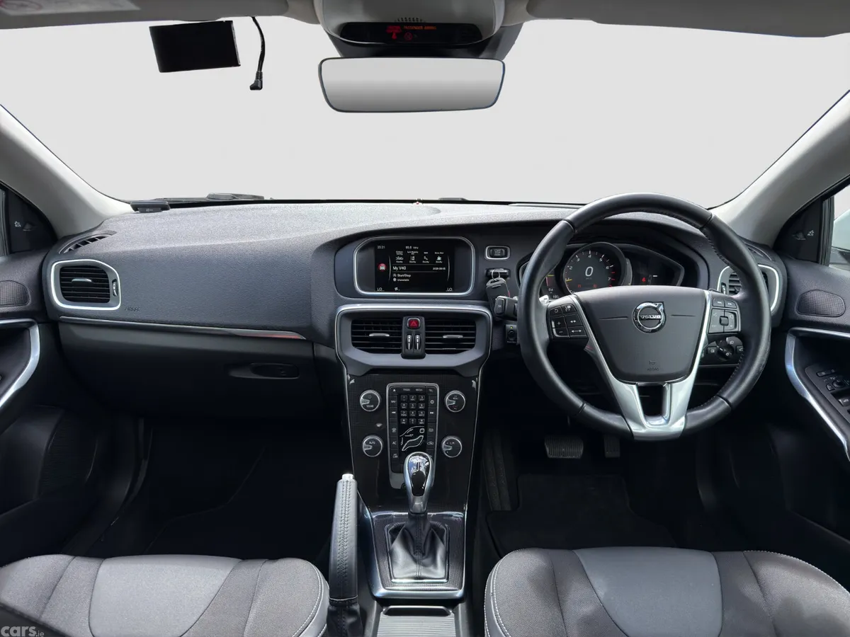 Volvo V40 Hatchback, Petrol, 2016, White