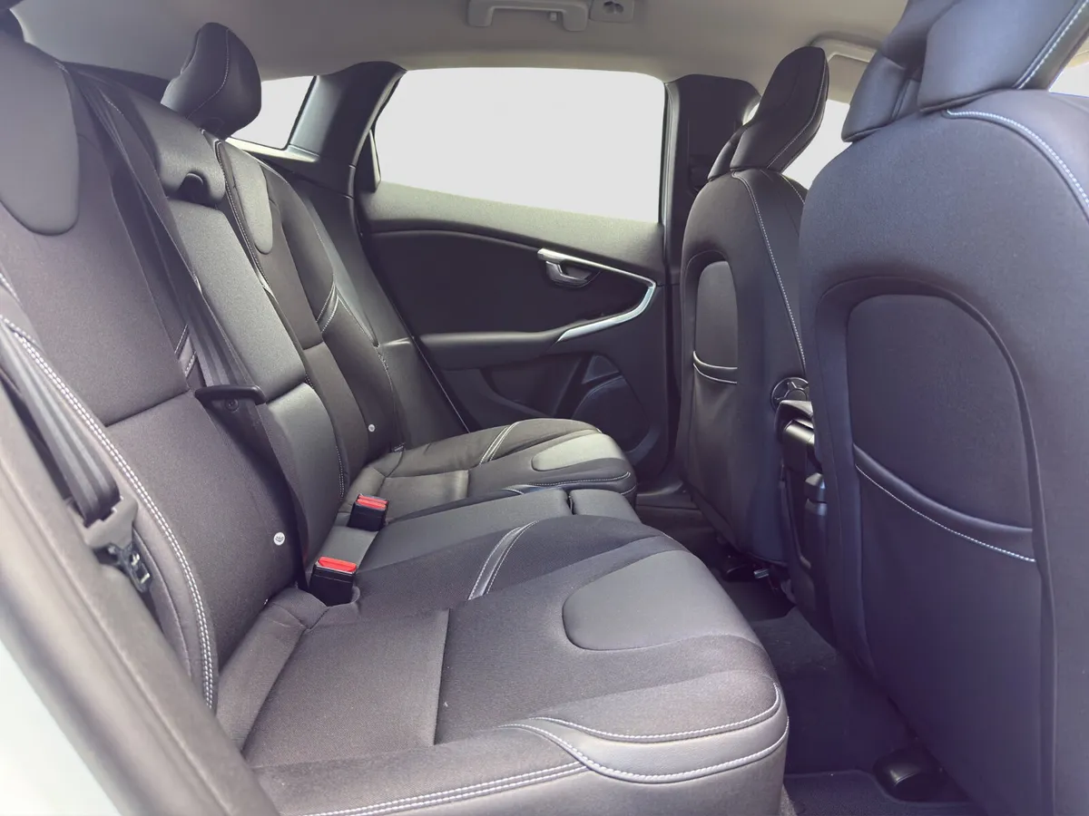 Volvo V40 Hatchback, Petrol, 2016, White
