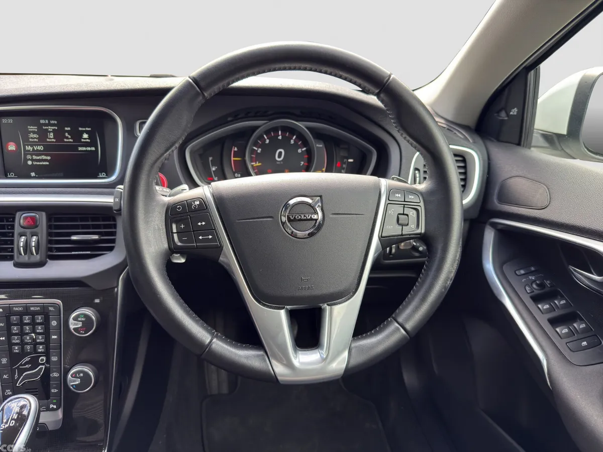 Volvo V40 Hatchback, Petrol, 2016, White