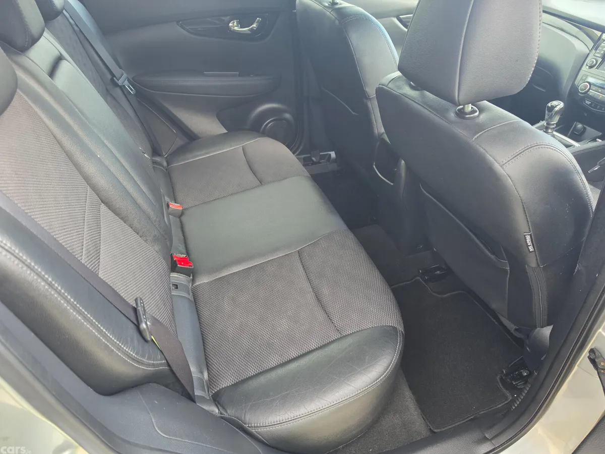 Nissan Qashqai Hatchback, Diesel, 2015, Silver