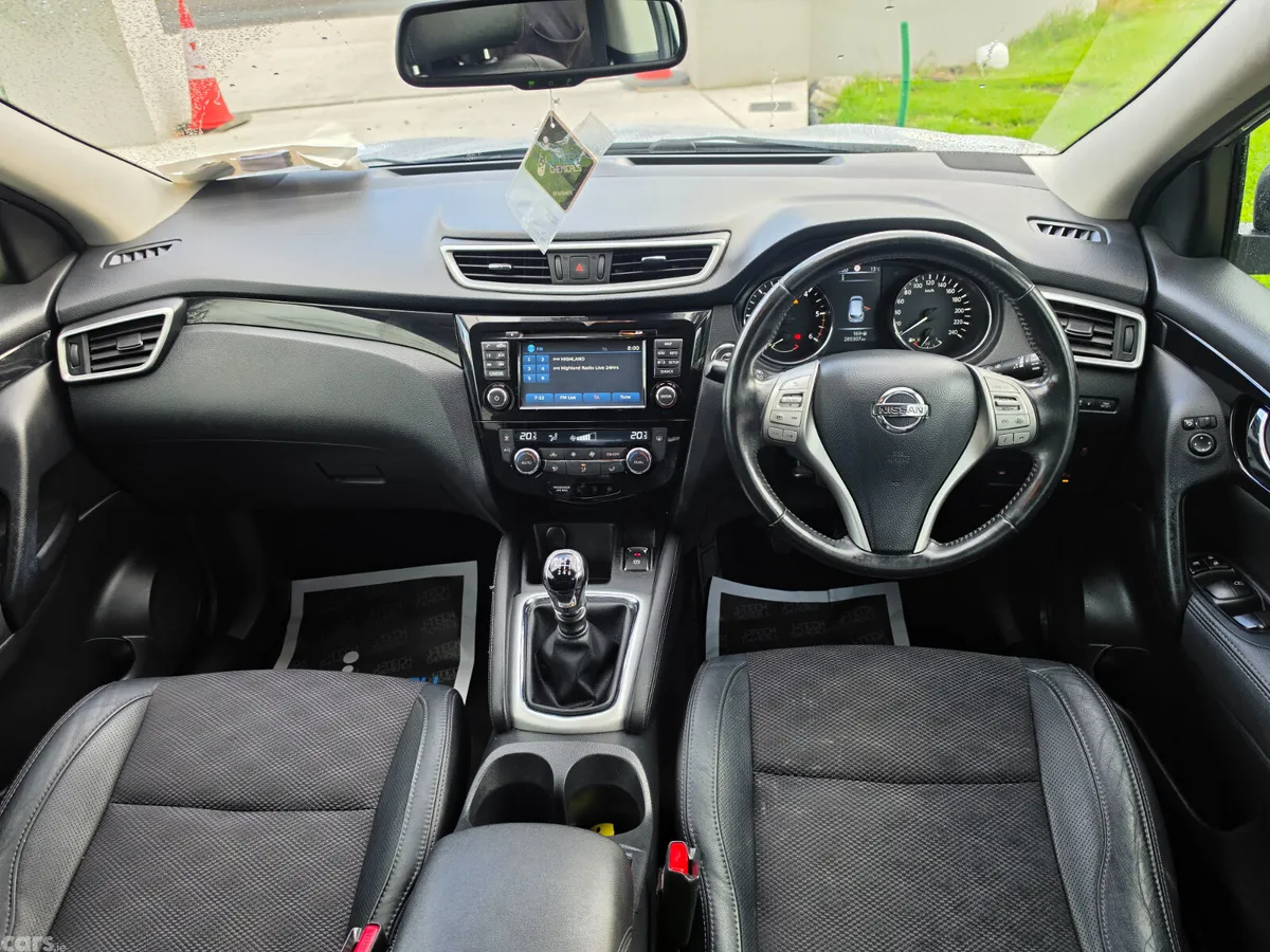 Nissan Qashqai Hatchback, Diesel, 2015, Silver