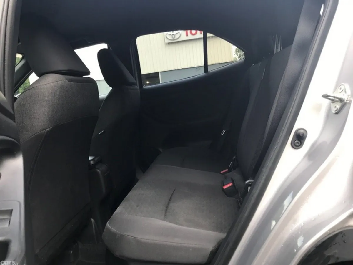Toyota Yaris Cross Hatchback, Petrol Hybrid, 2023, Grey