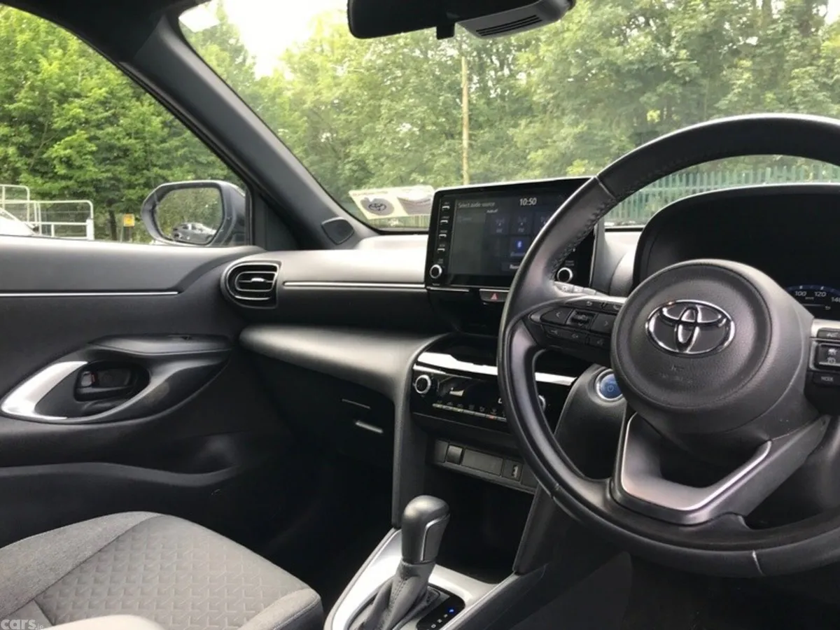 Toyota Yaris Cross Hatchback, Petrol Hybrid, 2023, Grey