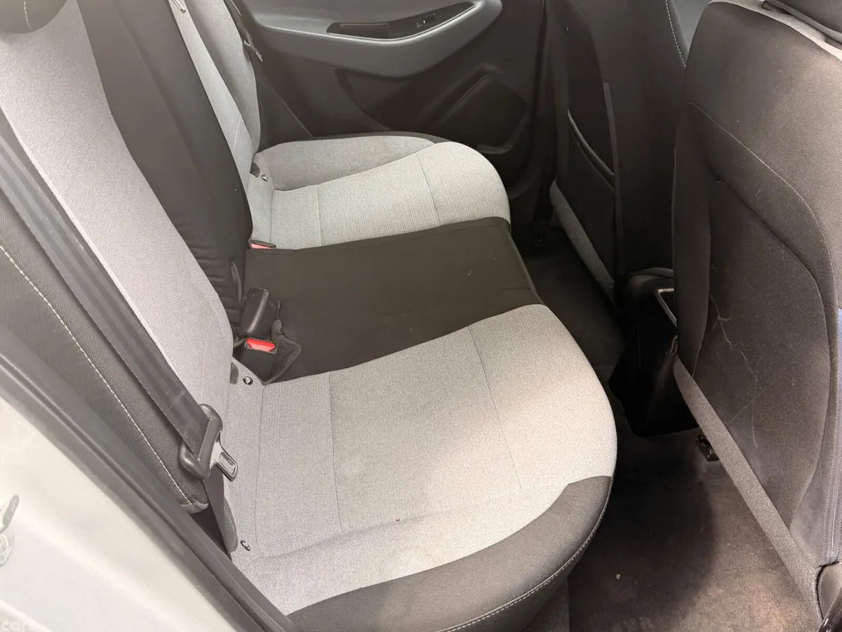 Hyundai i20 Hatchback, Petrol, 2015, Silver