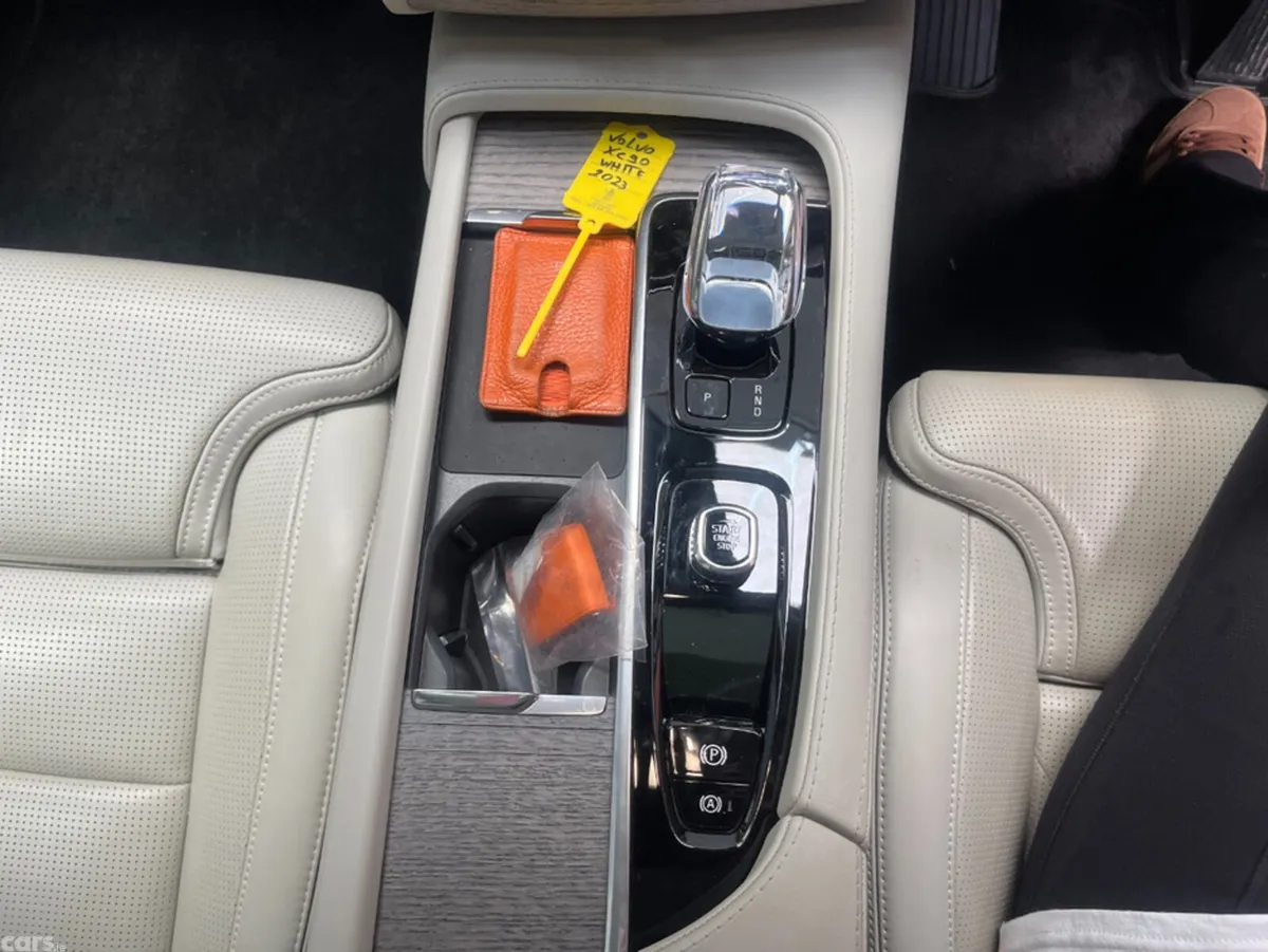 Volvo XC90 SUV, Petrol Hybrid, 2023, White