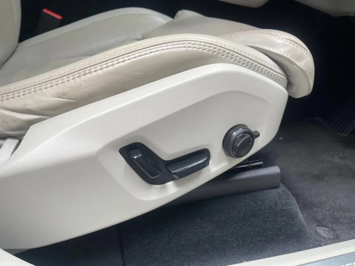 Volvo XC90 SUV, Petrol Hybrid, 2023, White