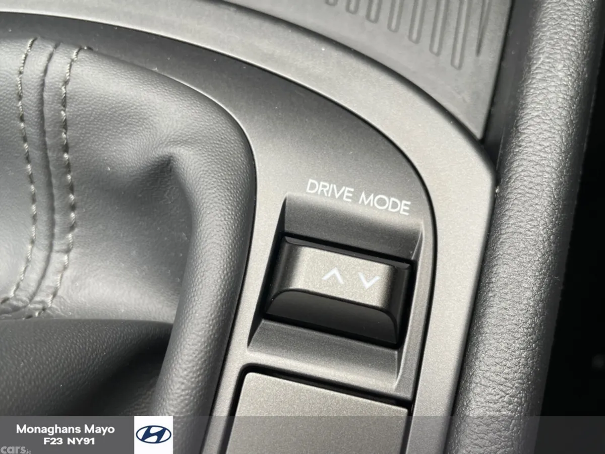 Hyundai KONA MPV, Petrol, 2023, Red
