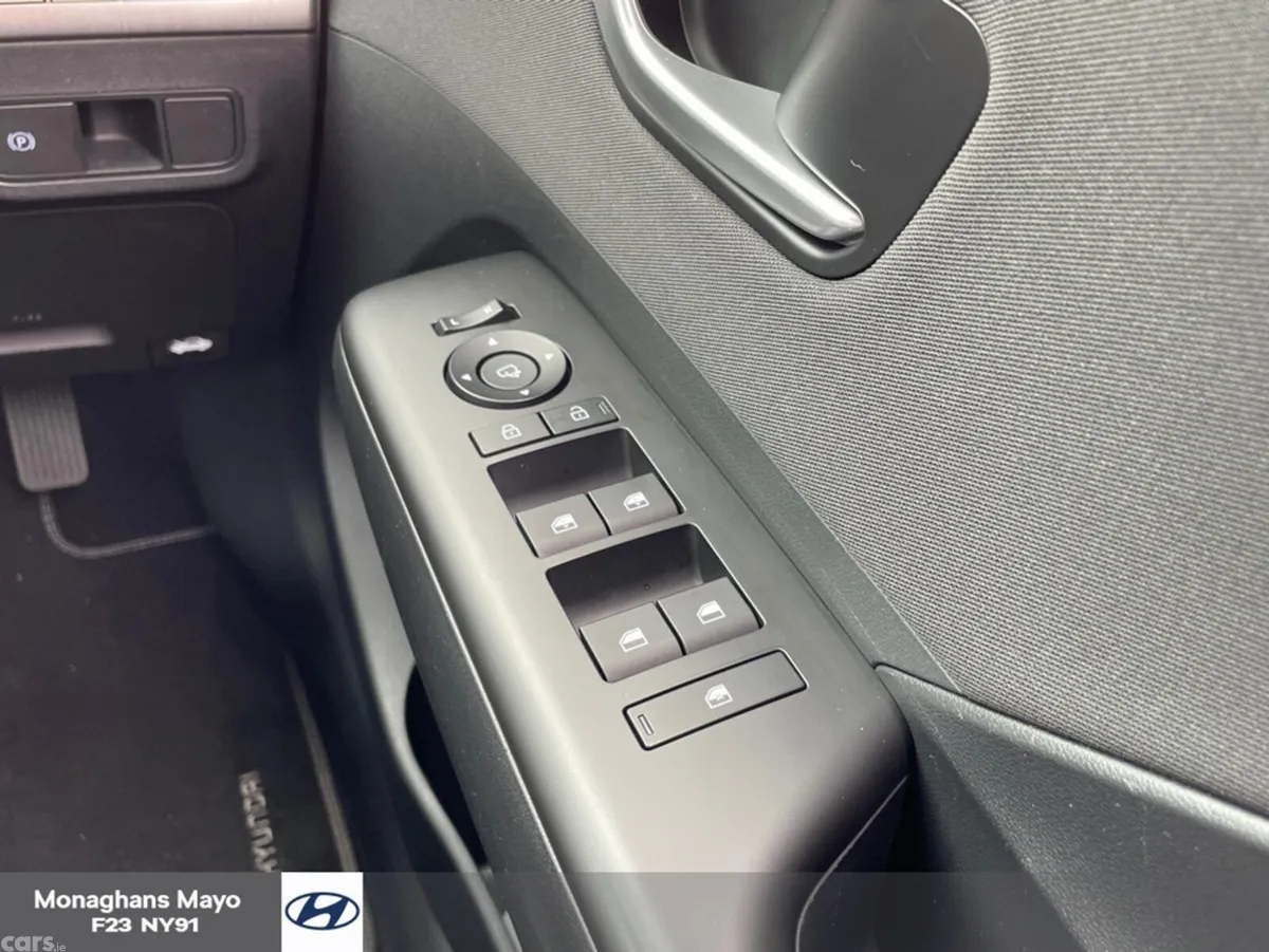 Hyundai KONA MPV, Petrol, 2023, Red