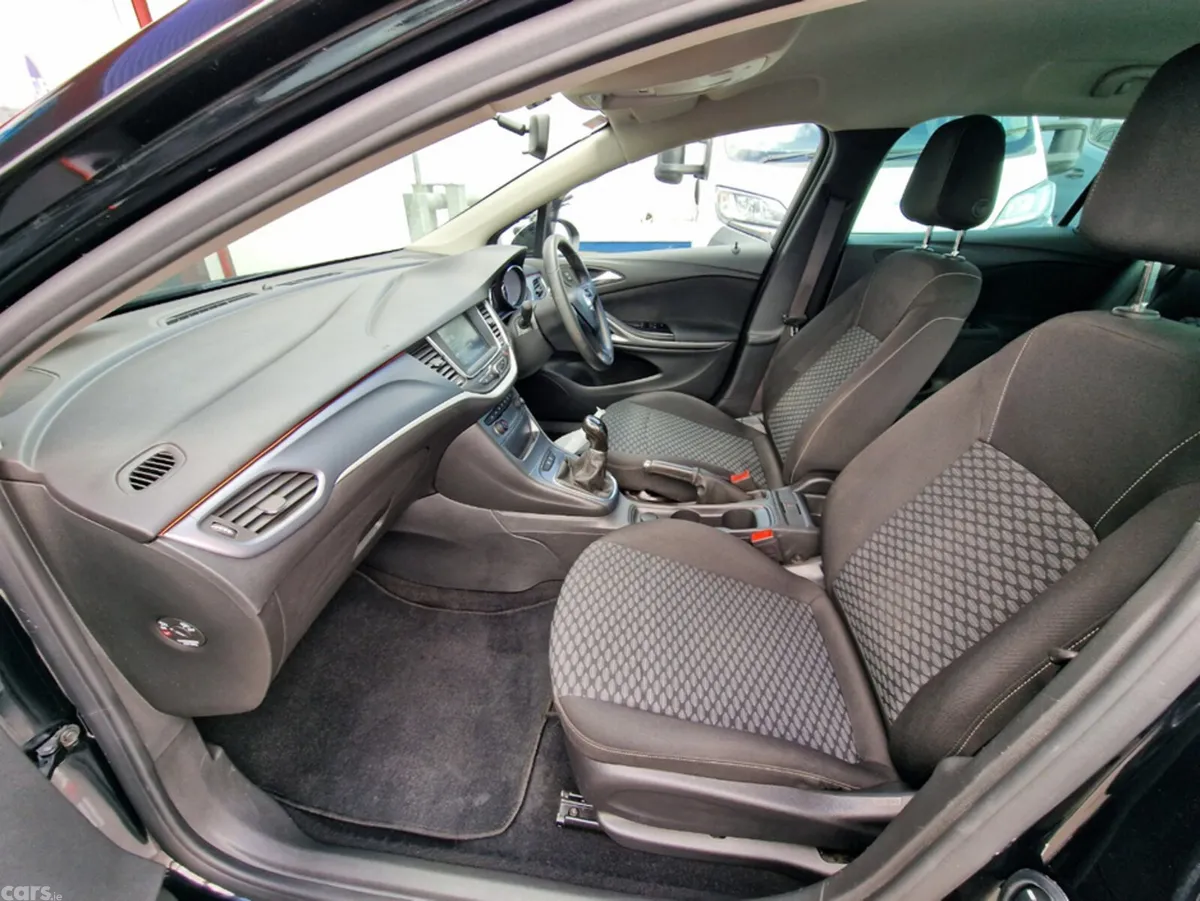 Opel Astra Hatchback, Diesel, 2018, Black