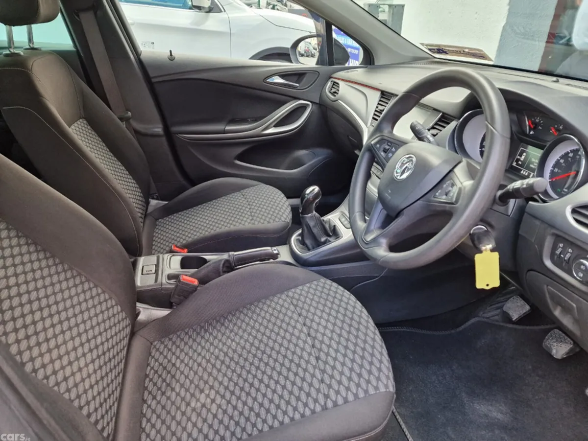 Opel Astra Hatchback, Diesel, 2018, Black