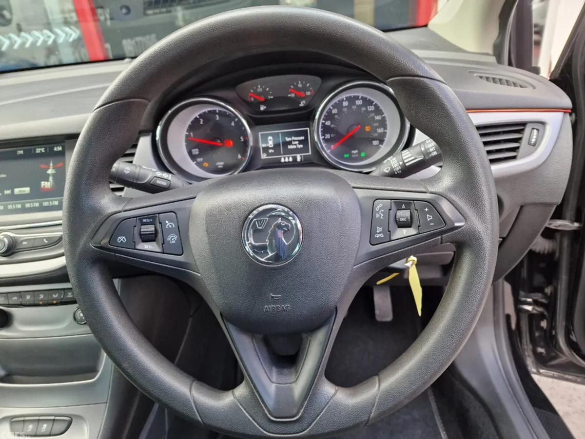 Opel Astra Hatchback, Diesel, 2018, Black