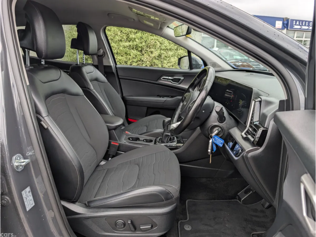Kia Sportage MPV, Petrol Hybrid, 2023, Grey