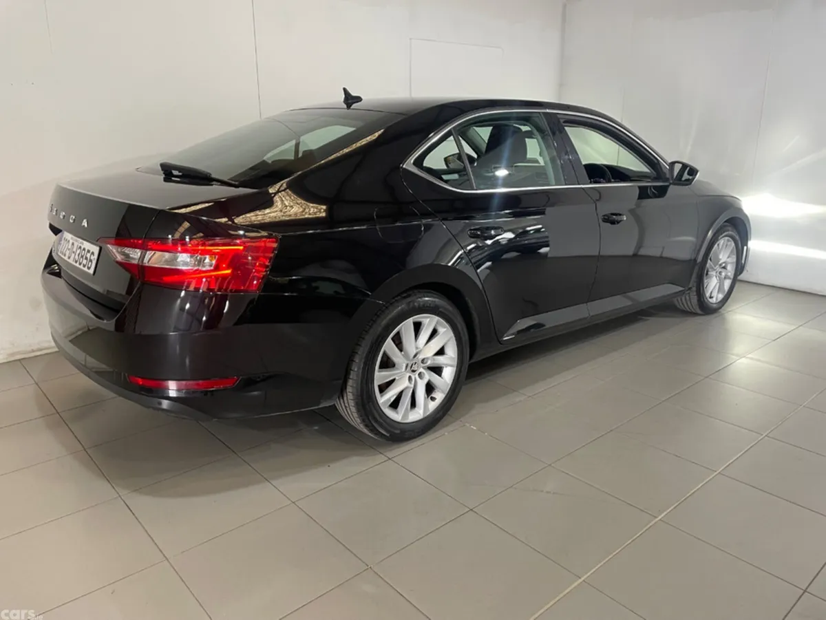 Skoda Superb Hatchback, Diesel, 2022, Black
