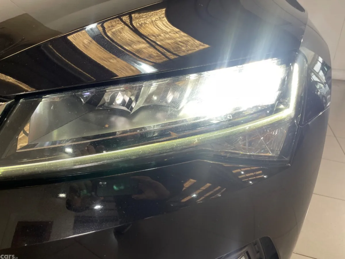 Skoda Superb Hatchback, Diesel, 2022, Black