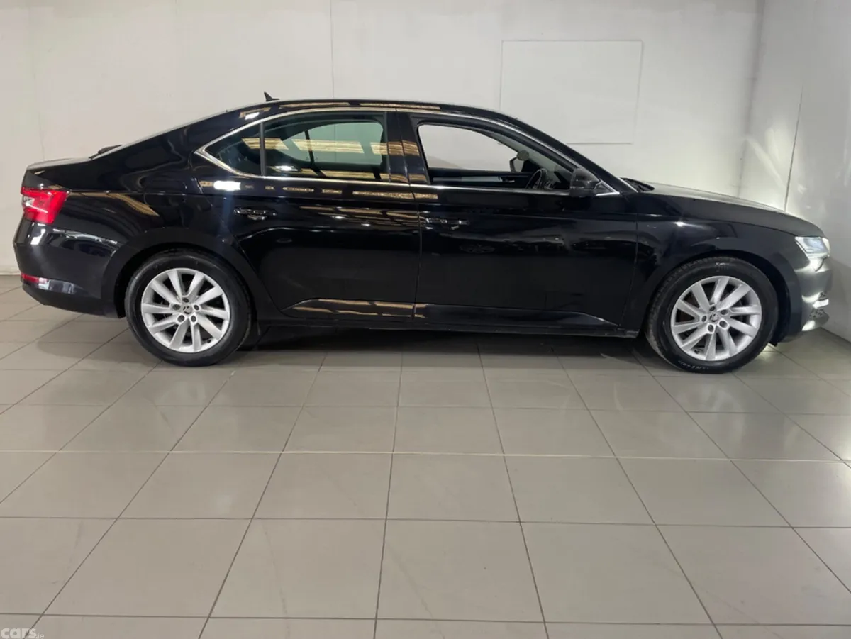 Skoda Superb Hatchback, Diesel, 2022, Black