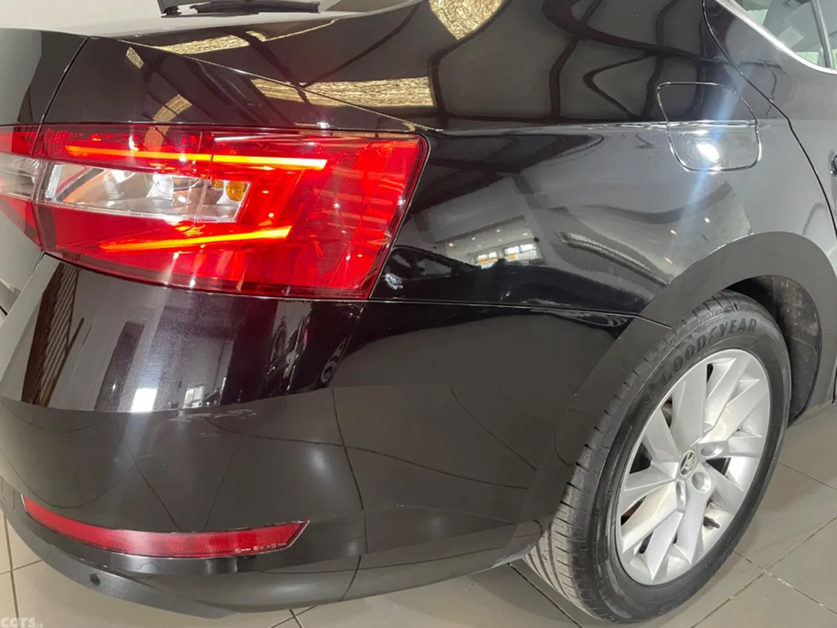 Skoda Superb Hatchback, Diesel, 2022, Black