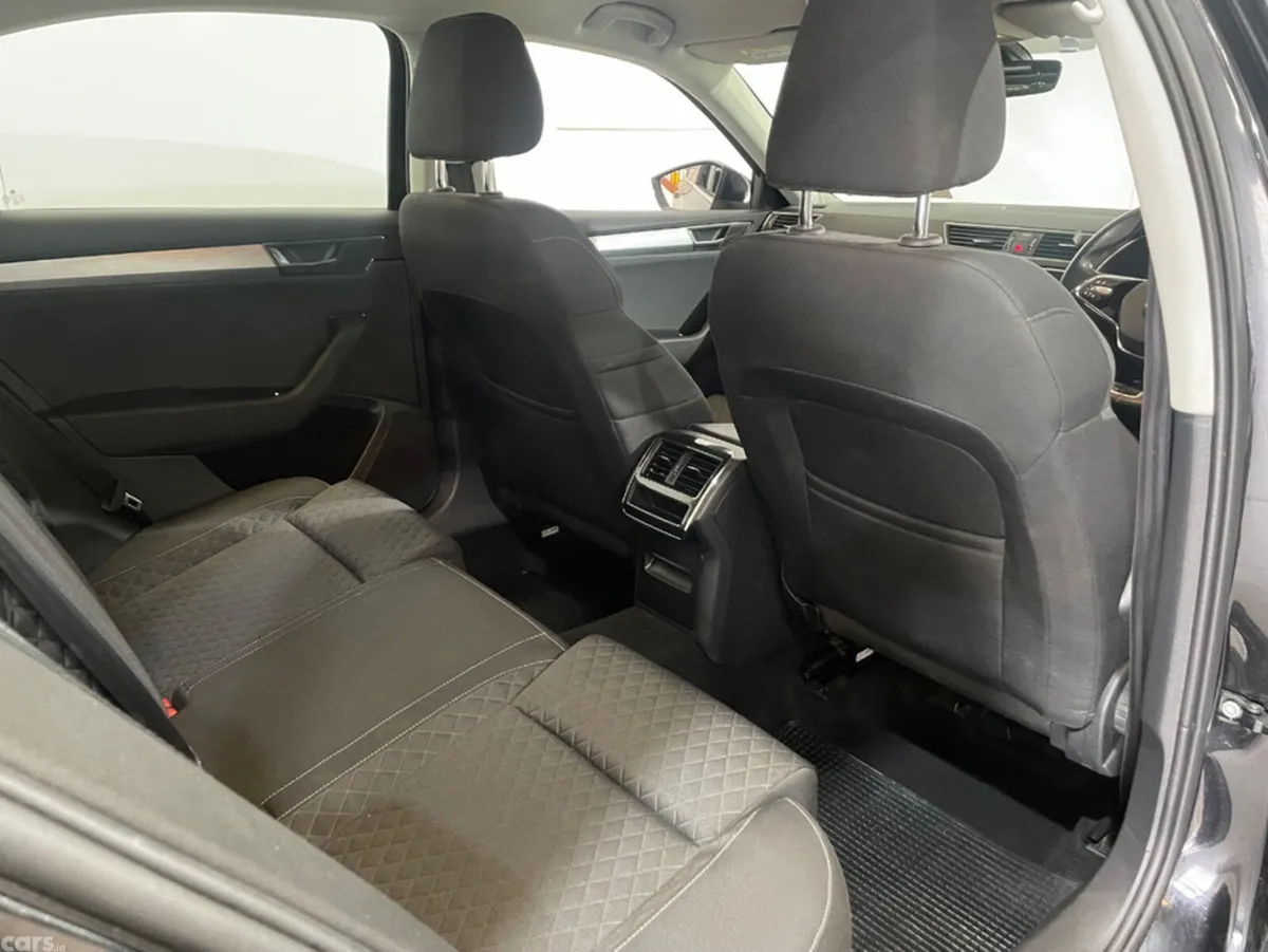 Skoda Superb Hatchback, Diesel, 2022, Black