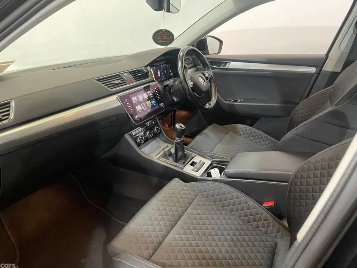 Skoda Superb Hatchback, Diesel, 2022, Black