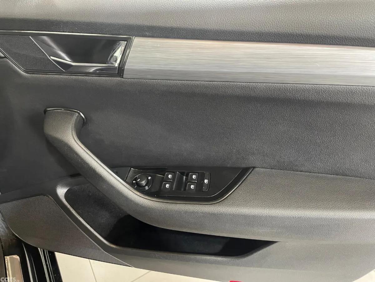 Skoda Superb Hatchback, Diesel, 2022, Black