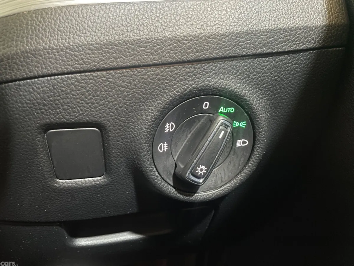 Skoda Superb Hatchback, Diesel, 2022, Black