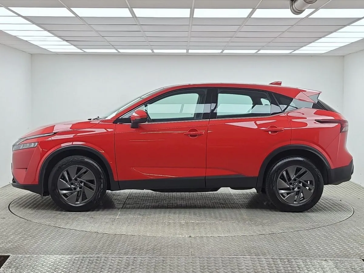 Nissan Qashqai MPV, Petrol, 2025, Red