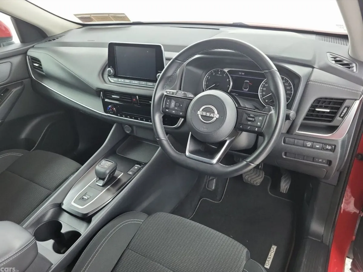 Nissan Qashqai MPV, Petrol, 2025, Red